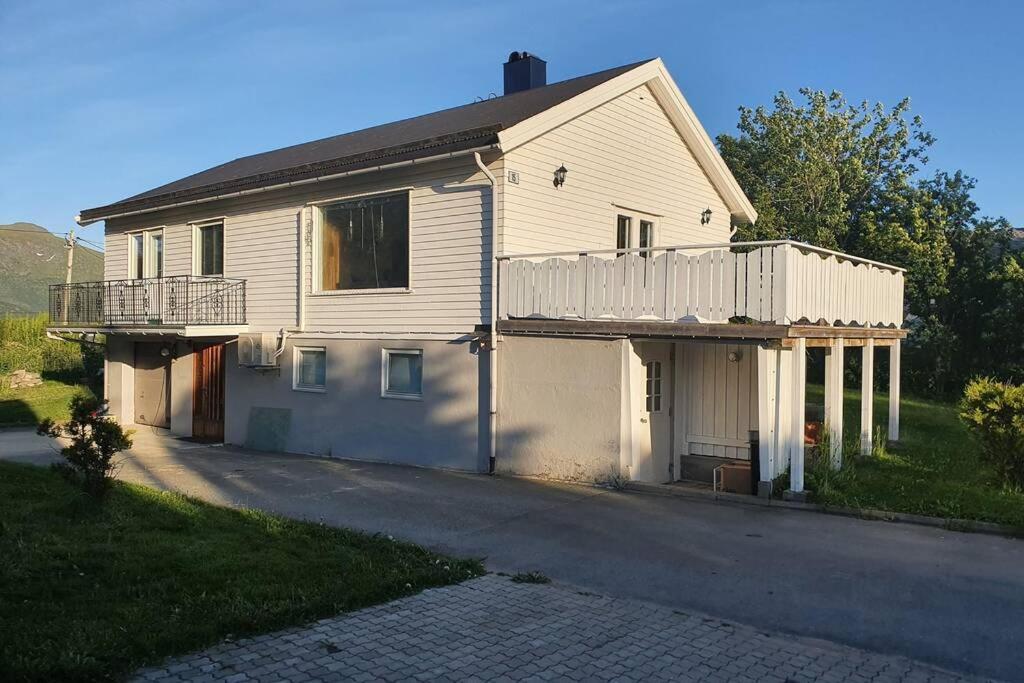 شقة Hus Sentralt I Lofoten ليكنيز المظهر الخارجي الصورة